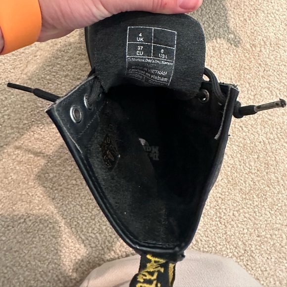 Doc Marten boots size 6 women’s - Picture 2 of 2